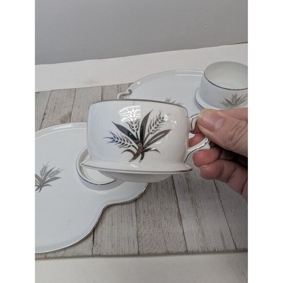 Vintage Kutani Set 2 Snack Plates with Cups White & Silver Gray Bursts Japan - Picture 5 of 13